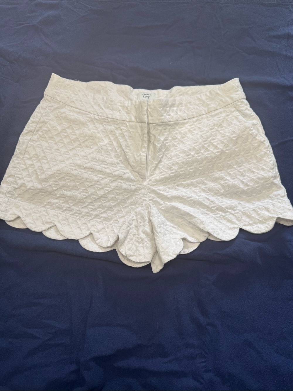 Crown & Ivy White Textured Scalloped Hem Shelby Shorts (Size 12)